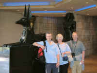 dog_handlers.jpg (31306 bytes)